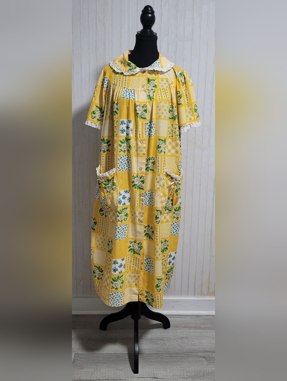 Vintage Carole Yellow Daisy Patchwork Snap Front House Coat Robe L